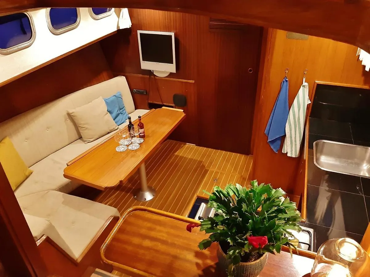 Motor Yacht Almaz Hotel Amsterdam Botel